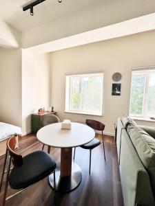 Haven II - Elegant Loft Next to the Shangri-la