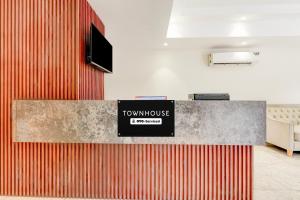 Super Townhouse Oak Sector 39 Medanta