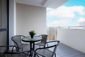 Nowoczesny Apartament Planty z 2 Balkonami blisko Rzeki by Noclegi Renters