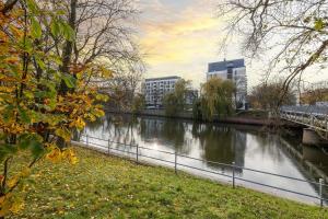 Nowoczesny Apartament Planty z 2 Balkonami blisko Rzeki by Noclegi Renters