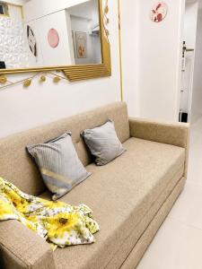 Luxe Staycation-2BR with Balcony and City View near MOA, World Trade Center, PICC at Coast Residences