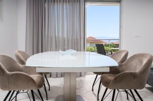 Brand new Luxury apartment G & L with sea view
