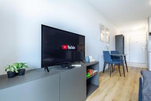 Sapphire Horizon Apartment - Parking & Balcony
