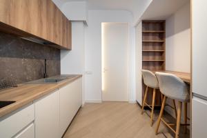 C92 Cortina North Amazing Views - 2 bedrooms - 2 bathrooms - paid parking