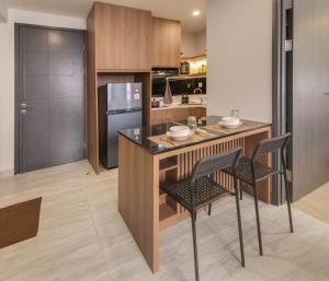 2BR Collins 1801 W Pool & PlayStation 5