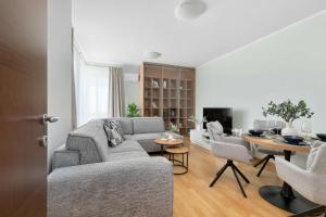 Jasnozielony Apartament z Klimatyzacją i Biurkiem by Noclegi Renters
