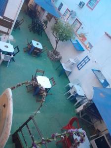 Pousada Dádiva e Passeios De Lancha Suite 10 Simples Na Esquina da Praia e ao Centro Histórico com lanchonete no Pátio