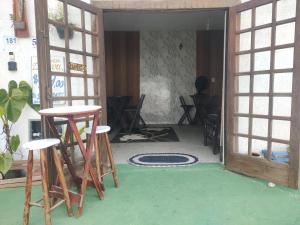 Pousada Dádiva e Passeios De Lancha Suite 10 Simples Na Esquina da Praia e ao Centro Histórico com lanchonete no Pátio