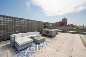 Przestronny Apartament z Tarasem i Parkingiem by Renters Restige