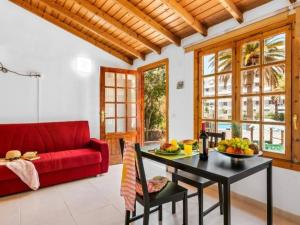 102 Bright Accomodation with Pool View