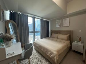 Cozy 1Bedroom with City View in Uptown BGC