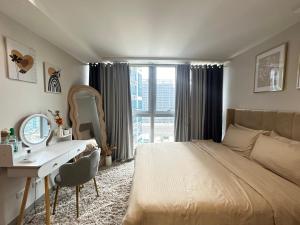 Cozy 1Bedroom with City View in Uptown BGC