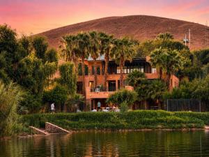 Villa au bord du lac Lalla Takerkoust avec piscine, 9 Suites de Luxe & événementiel