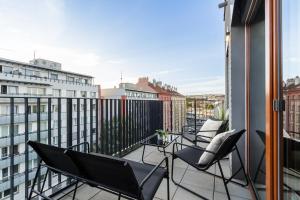 Maroldka Modern Apartment with Terrace & Private Garage