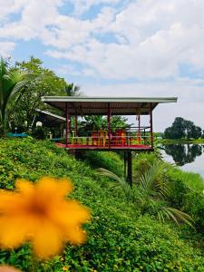 Lucky Lakeview Resort - karjat
