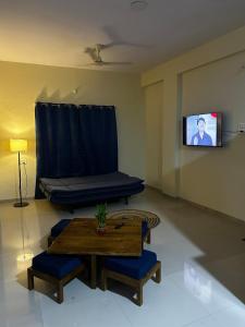 Cloud 9 Penthouse - Private Open - Terrace 1BHK Stay