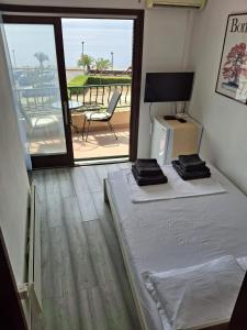 Seafront Studio Apartment+Balcony