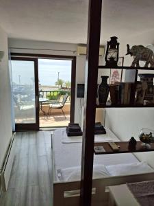 Seafront Studio Apartment+Balcony