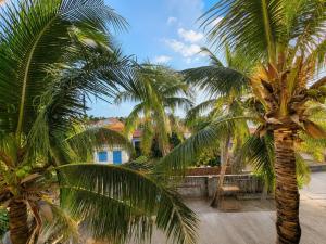 Về Nhà - A House by the Sea