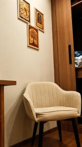 Nova Stay Premium Stay Near Pari Chowk and Expo Mart