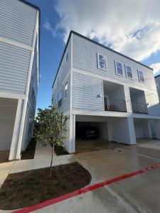 New Denton Retreat Near UNT 2-Car Garage 2101