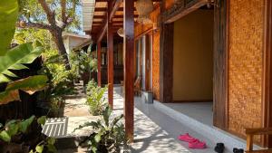 Nada Bungalows Ekas Bay