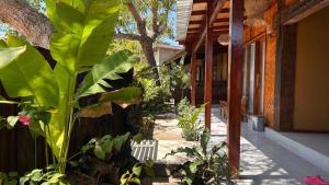 Nada Bungalows Ekas Bay