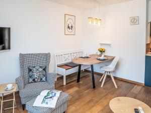 Apartment Chesa Sonnalpine B 55-7 by Interhome
