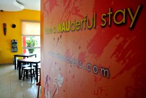 Wau Hotel & Cafe