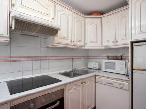 Apartment Los Arcos by Interhome