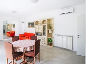 Apartment Attico Alda by Interhome