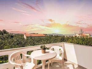 Apartment Apartment 7 with seaview and beautiful sunset by Interhome