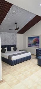 Tectona treetop mansion by horizon estates