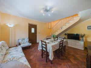 Apartment Dimora Polle di Malbacco by Interhome