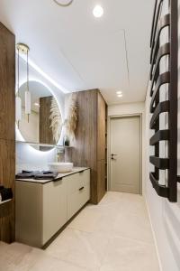 Central Panorama Retreat w balcony Self Check-in