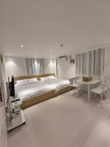 1-minute walk from KTX Busan Station, ultra-close to the station, cozy accommodation, luggage storage, Haeon Stay
