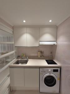 1-minute walk from KTX Busan Station, ultra-close to the station, cozy accommodation, luggage storage, Haeon Stay