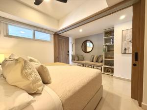 Oceanfront Condo 500Mbps WiFi & Desk