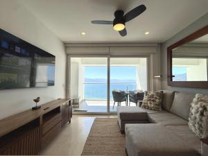 Oceanfront Condo 500Mbps WiFi & Desk