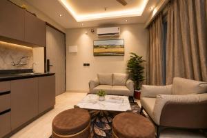 Muma & Co Stay