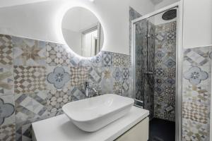 Central Milan - 2 private units for 4 - AC & WiFi