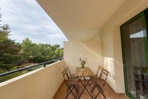 Spacious Garden View Apartment with Pool
