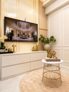 Parisian elegance Modern 1BR in Aeon Towers