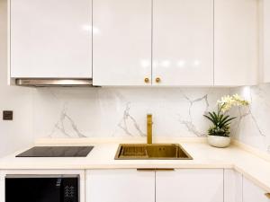 Parisian elegance Modern 1BR in Aeon Towers