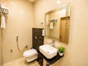 HOTEL SHREE BAANAARAS IN - Warm Hospitality & Comfortable Room - wifi - Restaurant - BEST FAMILY HOTEL IN VARANASI