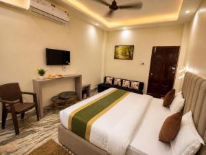 HOTEL SHREE BAANAARAS IN - Warm Hospitality & Comfortable Room - wifi - Restaurant - BEST FAMILY HOTEL IN VARANASI