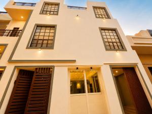 HOTEL SHREE BAANAARAS IN - Warm Hospitality & Comfortable Room - wifi - Restaurant - BEST FAMILY HOTEL IN VARANASI