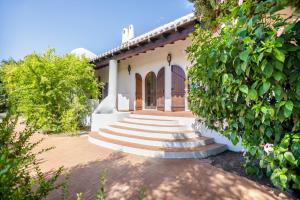 Villa Patrizia con Piscina e parco area Chia