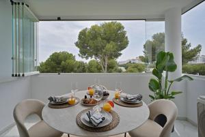 Modern Sea View Apt Pools Bar Near Gym