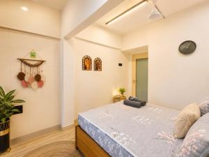 Charming 1BHK in Bandra West Near Carter Road by Trivana Haven Stays